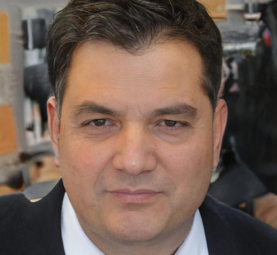 Portrait de Marc Delacroix, conseiller budgétaire senior